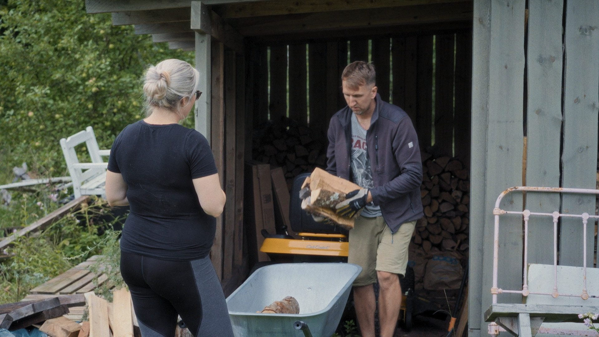 Tanel and chickens. Season 3. — still 23