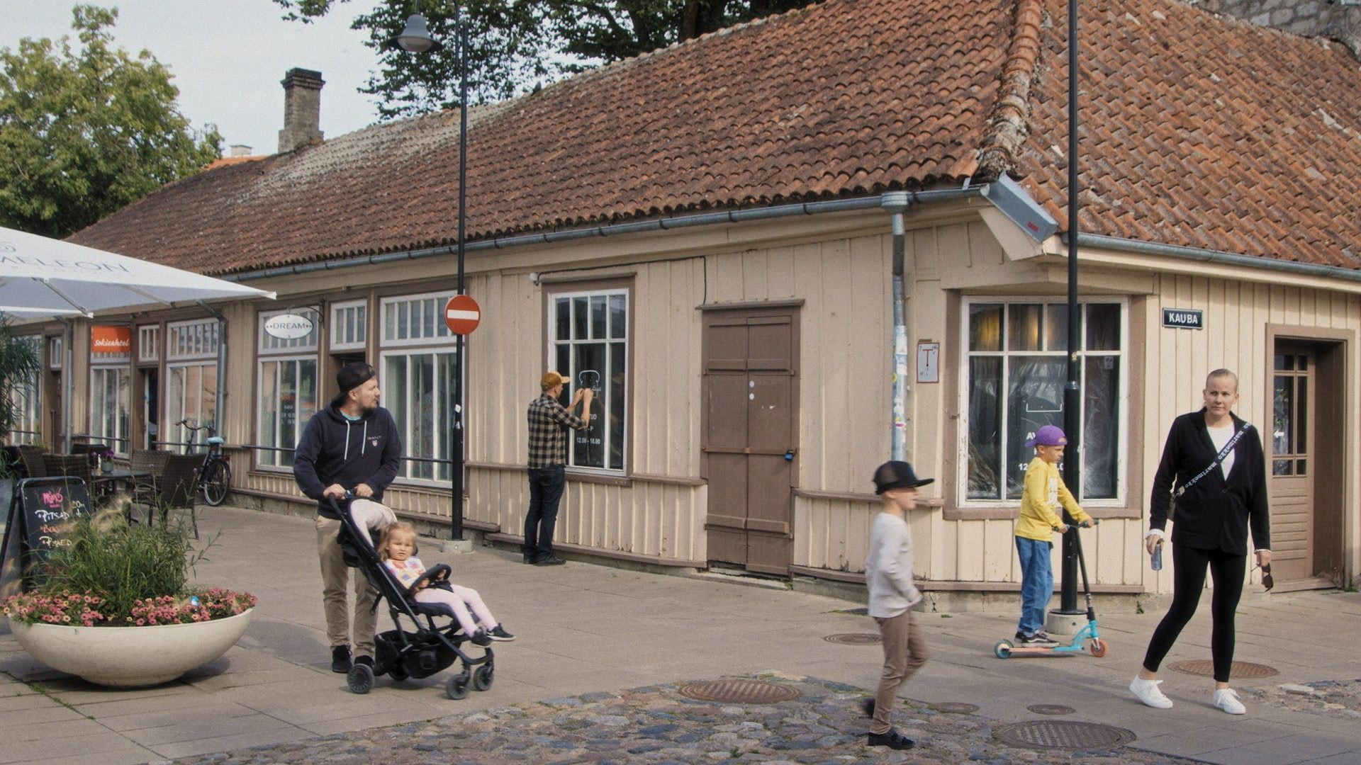 Tanel and chickens. Season 3. — still 16