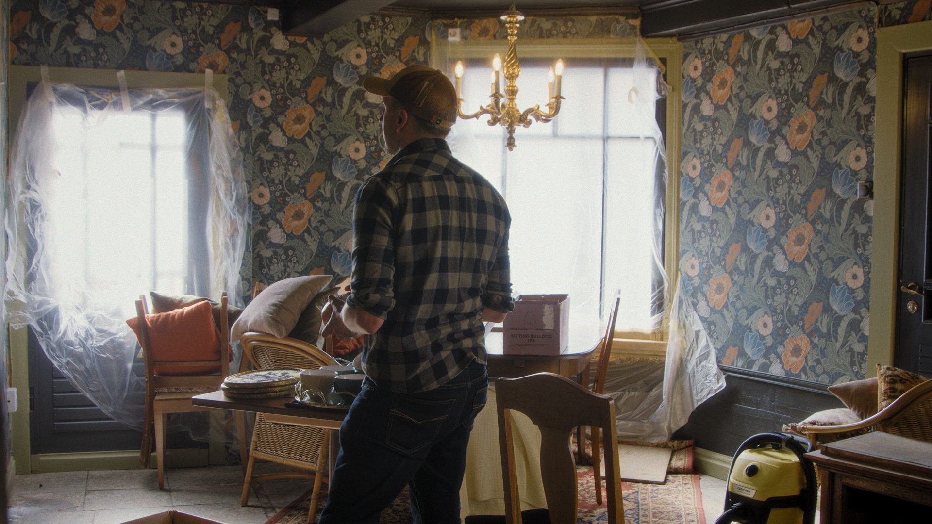 Tanel and chickens. Season 3. — still 14